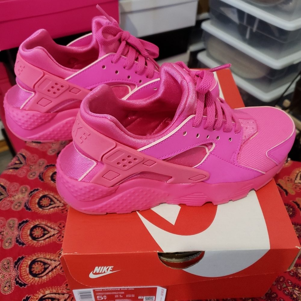 Pink Nike Huarache 💗  size 5.5Y / fits 6.5/7 women